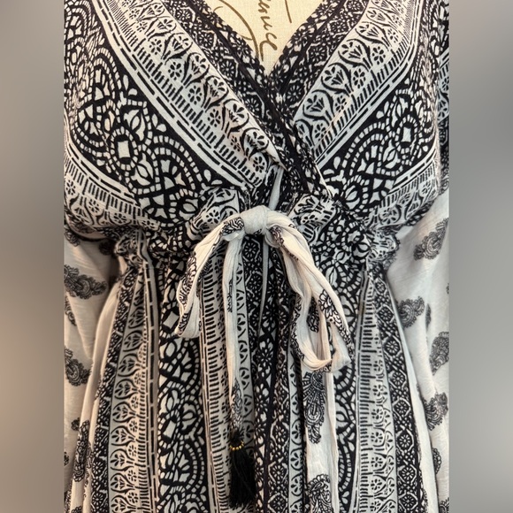 Black and White Patterned Mini Dress - Picture 5 of 11